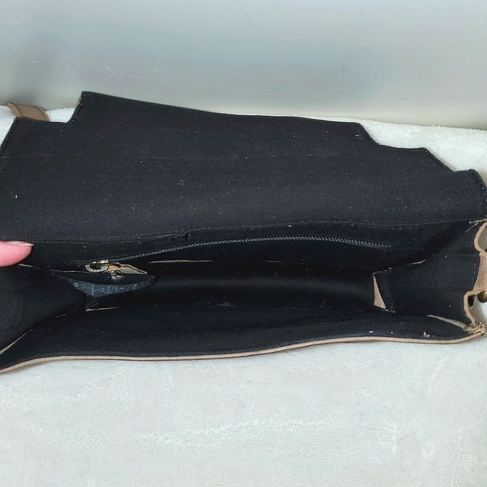 Day & Mood Leather Irene Vintage Crossbody Leather Front Flap Messenger Bag - Picture 9 of 14